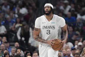 浓眉哥爆冷击败利物浦，回归赛场引爆全场！(曼联爆冷逼平利物浦)